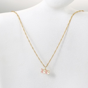 Kalung Ringan Berkilau dengan Hiasan Emas, Huruf Cinta Kursif Berbentuk Hati Berkilauan Merah Muda dan Merah Mengkilap - Product Image 6