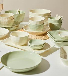 Service de vaisselle en céramique de forme organique, bord ondulé irrégulier, assiettes et bols en porcelaine vert sauge pour la maison, l'hôtel et le restaurant - Product Image 4