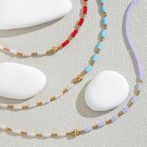 Collier élégant en perles <span class=keywords><strong>de</strong></span> riz blanc, perles d'eau douce, pierres naturelles colorées, perles rondes en acier inoxydable doré sculptées - Product Image 4