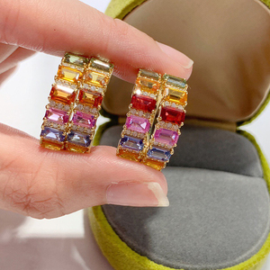 อาซูโอ 18K แหวนทองคำแท้สีเหลืองหรูหรา ประดับเพชรทรงเจ้าหญิงและไพลินธรรมชาติ ดีไซน์เรนโบว์ไลน์ เอเทอร์นิตี้แบนด์ ของขวัญแต่งงานสุดหรู - Product Image 3