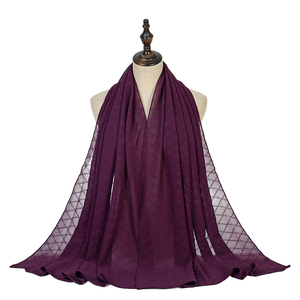 Foulard Hijab Uni Long Décontracté Ethnique pour Femme, <span class=keywords><strong>Voile</strong></span> Chiffon Perlé Personnalisable pour Femmes Musulmanes – Vente en Gros - Product Image 6