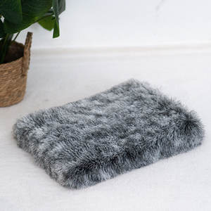 Cojín de piel sintética de felpa de lujo personalizado para <span class=keywords><strong>mascotas</strong></span>, alfombrilla de espuma viscoelástica para cuatro perreras, opción de logotipo personalizado impermeable lavable sólido de invierno - Product Image 4