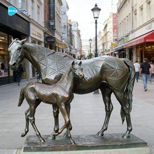 Ensemble de sculptures de chevaux et de poulains en bronze pour jardin extérieur, statues artistiques de chevaux pour la place publique et la décoration paysagère - Product Image 1