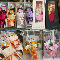 Le plus récent ours en peluche en peluche rose vif brun avec rose et coeur oreiller cadeaux de saint valentin 2024