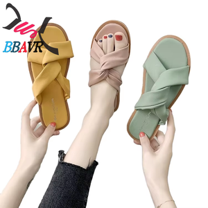 Sandalias de Verano Nuevas, Tipo Chanclas, con Suela Plana, Suaves, Negras, para Mujer - Product Image 1