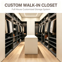 Dressing sur mesure avec îlot central intégré, armoire et rangement en bois pour chambre principale de villa, avec éclairage LED