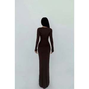 Robe de soirée longue marron avec détail anneau, style bal de promo, col montant, en mousseline de soie, tailles XS à XL - Product Image 1