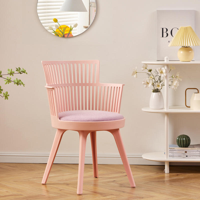 Pieds en plastique rose