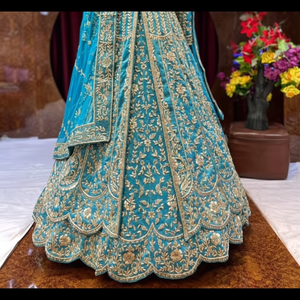Haute qualité fait à la main Lehenga Choli pour les femmes brodé filet de soie Style pakistanais robe fêtes de mariage Techniques d'impression à la main - Product Image 1