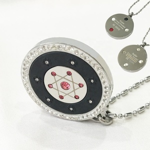 Nouveau collier pendentif en cristal de style japonais, coloré, science quantique avec charme d'énergie positive - Product Image 1