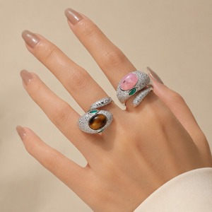 Anello Aperto a Forma di Serpente con Dettagli Colorati, Design Regolabile, Accessori di Moda per Donne - Product Image 2
