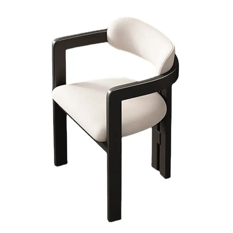 2024 YOUTAI लोकप्रिय ठोस लकड़ी नॉर्डिक लक्जरी त्रिकोणीय डिजाइन डाइनिंग रूम फर्नीचर नरम बैग के साथ कुर्सियाँ