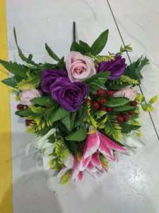 <span class=keywords><strong>2</strong></span> Juegos de Flores Artificiales para Cementerio con Jarrón, Resistentes a los Rayos UV, Rosas y Lirios de Seda, Flores Decorativas para Tumbas - Product Image 3