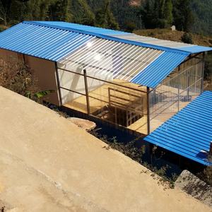 Feuille de plastique <span class=keywords><strong>ondulée</strong></span> pour couvrir la <span class=keywords><strong>plaque</strong></span> de <span class=keywords><strong>polycarbonate</strong></span> pour la couverture d'usine - Product Image 4