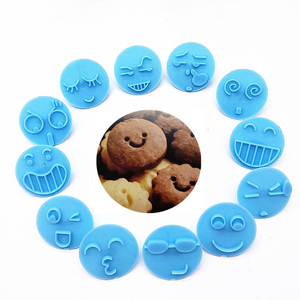 Juego <span class=keywords><strong>de</strong></span> 12 Cortadores <span class=keywords><strong>de</strong></span> <span class=keywords><strong>Galletas</strong></span>, Moldes para Fondant y <span class=keywords><strong>Galletas</strong></span>, Molde <span class=keywords><strong>de</strong></span> Plástico con <span class=keywords><strong>Caras</strong></span> Sonrientes, Molde para Relieve, <span class=keywords><strong>Galletas</strong></span> Navideñas - Product Image 2