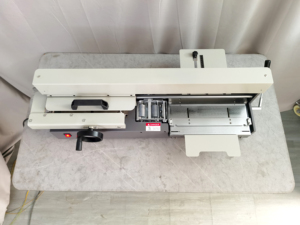Eenvoudige Handmatige Bediening A4 Desktop Lijmbindmachine 40Mm Dikte Metalen Constructie Voor Thuiskantoor Kleine Batchbinding - Product Image 3