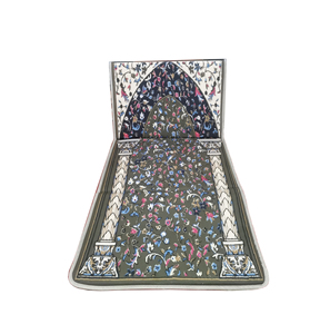 Vendedor caliente Alfombra de oración para adultos Alfombra de oración con esponja gruesa Cómoda con diseño en relieve para la oración musulmana - Product Image 2