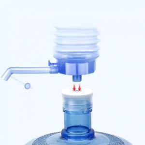 Ménage Plastique Pression Petit Mini Portable <span class=keywords><strong>Camping</strong></span> Main Presse <span class=keywords><strong>Manuelle</strong></span> <span class=keywords><strong>Pompe</strong></span> À <span class=keywords><strong>Eau</strong></span> En Bouteille Pour Boisson - Product Image 6