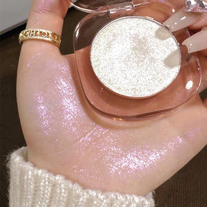 มูเก้ ลีน ไฮไลท์เตอร์เนื้อแป้งชิมเมอร์ สูตรวีแกน ปราศจากการทดลองกับสัตว์ สีชัด ติดทนนาน 3 เฉดสี 4.8 กรัม ให้ความเงางามสูง - Product Image 4