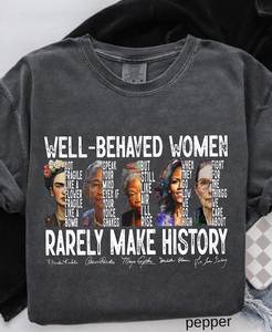 T-Shirt da Donna con Icone Femministe, Vestibilità Regolare, 100% Cotone, Stampa Girocollo, Casual, Per Tutte le Stagioni, Manica Corta, Tessuto Jersey - Product Image 3