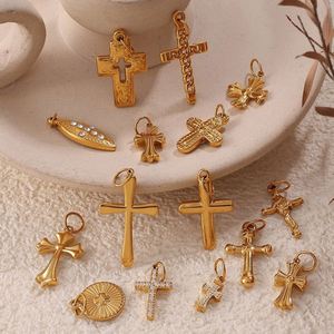 Collier Pendentif Croix Diamant Vintage Style Ins Unisexe Design Niche Sportif Chaîne Bambou Bijoux en Cuivre - Product Image 1