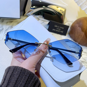 Lunettes de soleil sans monture en forme de diamant, monture en métal doré, protection UV400, pour femmes, type 3, verres en PC - Product Image 4
