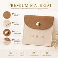 Pochette à bijoux personnalisée OEM en microfibre bicolore crème et marron avec fermeture à bouton, logo en feuille d'or, pour bagues, boucles d'oreilles et cosmétiques