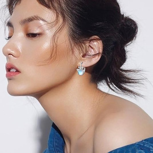 Eleganti Orecchini a Perno a Forma di Cervo in Argento 925 con Cristalli e Strass, Design Animale Carino per l'Uso Quotidiano Femminile - Product Image 4