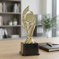 Trophée sportif en fibre plastique plaqué or avec motif étoile et base durable pour les jeux et les championnats