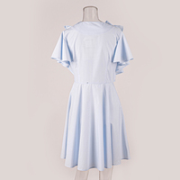 Robe Courte Décontractée Femme Bleu Clair à Col Rond, Manches Courtes Volantées, Volants Décoratifs sur le Devant, Boutonnée, Coupe Trapèze Évasée