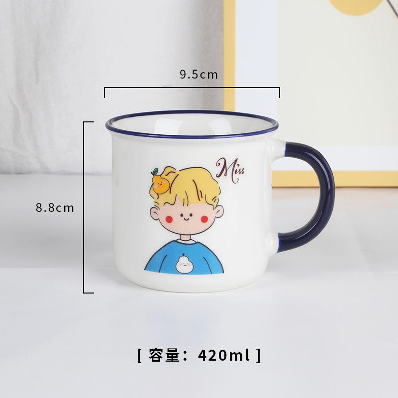 Garçon blond à poignée bleue