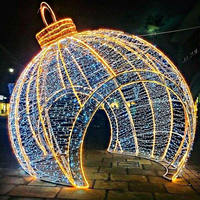 Décoration de Noël 3D Extérieure Étanche : Arche Lumineuse et Boule pour Festivals et Centres Commerciaux – Motifs LED 3D