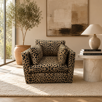 Fauteuil en velours imprimé léopard de luxe maximaliste – Pièce maîtresse pour hall d'hôtel et salon de boutique