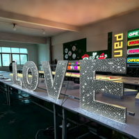 Lettres lumineuses en diamant, lettres perforées latérales, logo LED doré, enseigne commerciale