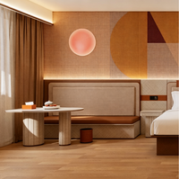 Cadre de lit plateforme en bois de teck massif avec tête de lit capitonnée, design moderne et luxueux, respectueux de l'environnement pour la chambre à coucher