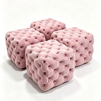 Pouf ottoman moderne en tissu velours capitonné, cube modulaire, repose-pieds et siège supplémentaire pour salon d'appartement