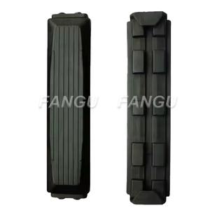 แผ่นรางยางรถขุดขนาด450มม. 600มม. 800มม. ชิ้นส่วนเครื่องจักร Komatsu Sumitomo <span class=keywords><strong>Cat</strong></span> HITACHI kebeco - Product Image 3