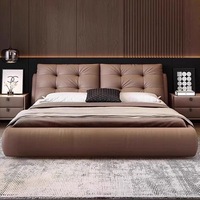 Moderne luxuriöse Schlafzimmermöbel aus Holz, weich gepolstertes Kingsize-Bettgestell, Doppelbetten mit Ledermatratze und Stauraum.