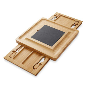 Plateau à fromage en bambou avec couteau, fourchette et planche en ardoise pour servir des fruits, des en-cas, du jambon et du pain - Product Image 1