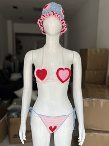 Conjunto de Biquíni de Crochê Feito à Mão Pronto para Envio com Chapéu 3 Peças Moda Praia Rosa Vermelho 24 Horas de Envio - Product Image 2