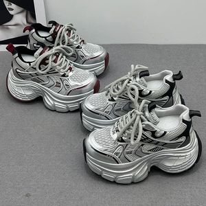 2026 Sneaker alla moda di <span class=keywords><strong>alta</strong></span> qualità dal nuovo Design piatto con lacci da <span class=keywords><strong>donna</strong></span> Casual <span class=keywords><strong>scarpe</strong></span> sportive Sole pesanti - Product Image 2