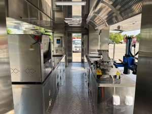 Howo Food Truck Cuisine mobile 300 <span class=keywords><strong>personnes</strong></span> Restauration Yuchai Diesel 270hp Cuisinière en acier inoxydable Purificateur d'eau <span class=keywords><strong>Réfrigérateur</strong></span> Lhd - Product Image 6