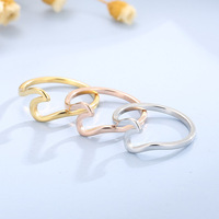 Mode Minimaliste 18K PVD Plaqué Or Étanche Hypoallergénique Anneau Élégant En Acier Inoxydable Bijoux Mer Vague Géométrique Anneau