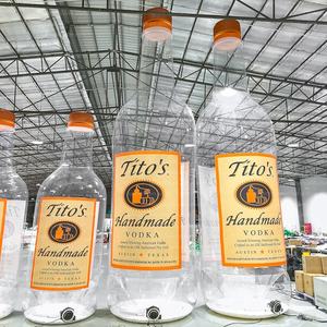Dev Tito's Vodka Şişesi Şişirilebilir Şarap Şişesi Alkol Promosyonu/Bar/Gıda Fuarı/Ticari Fuar Dekorasyonu için Markalı - Product Image 1