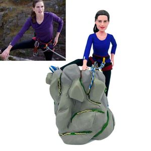 Poupées bobblehead personnalisées artisanales, idéales pour les cadeaux spéciaux, les mariages joyeux et les événements sportifs passionnants - Product Image 1