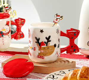 Juego de Tazas Navideñas al por Mayor, Taza de Café de Cerámica Festiva con Tapa de Santa Claus y Reno, Regalo Navideño Perfecto - Product Image 1