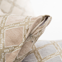 Vente en gros de housses de coussin et de oreillers décoratifs carrés modernes en polyester jacquard avec motifs géométriques rayés et à pois, et motifs végétaux.