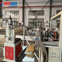 Chaîne de production de revêtements de sol SPC, ligne de production de panneaux de surface en mousse WPC PVC, panneau profilé en feuille de marbre pour la vente en gros