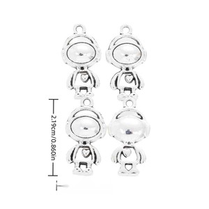 Ronde gezichtsvormige jongensbedel antiek zilver zinklegering cabochon bezel hanger voor moeder en kind herinneringsketting - Product Image 1