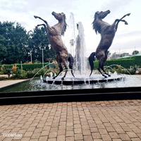 Grande sculpture de cheval en bronze Vincentaa, statue de fontaine à chevaux debout sur leurs pattes pour l'aménagement paysager des parcs et des places